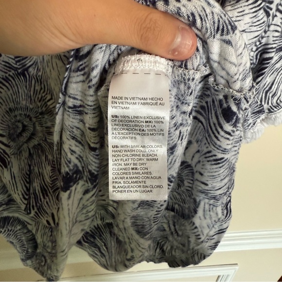 Chico’s Navy Blue Shell Print Women’s Sz 2 (Large) Short Sleeve Top Frayed Hems - Picture 6 of 6